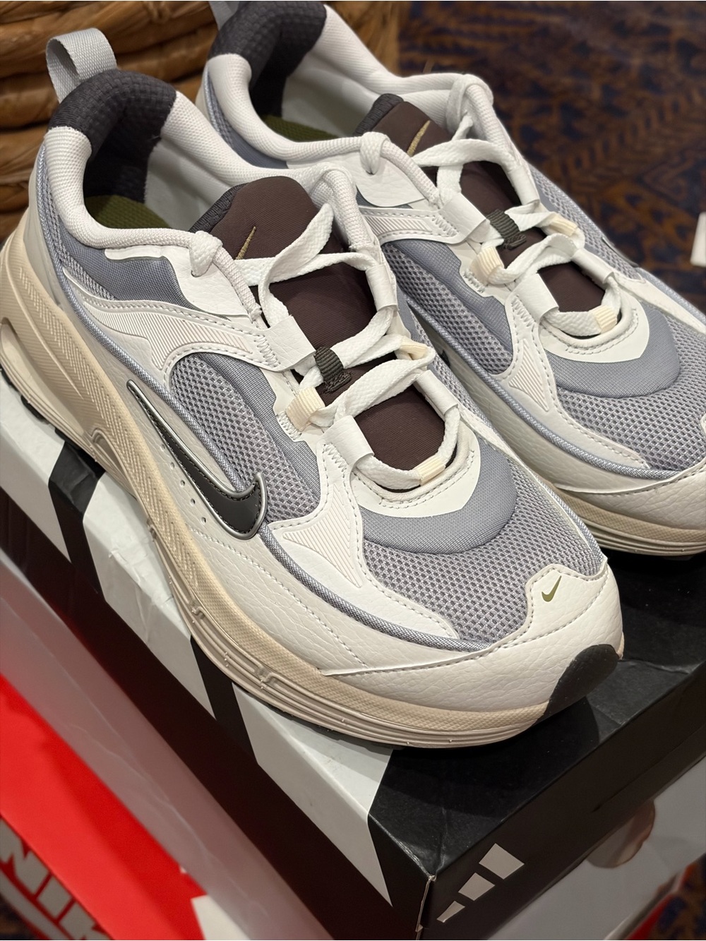 Nike Women’s Air Max Bliss White & Gray Mesh shoes / Sneakers